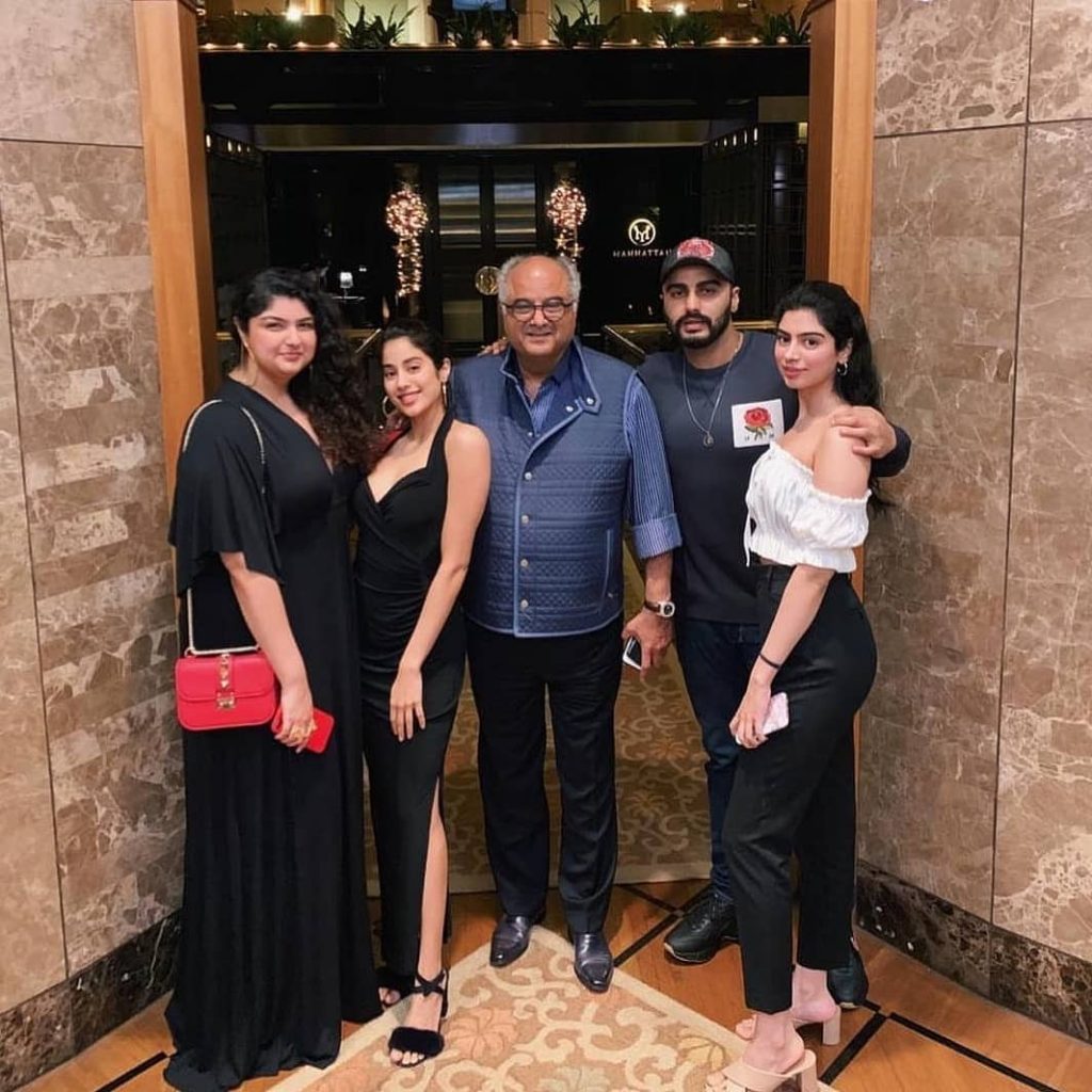 Khushi kapoor with her brother, sister, father