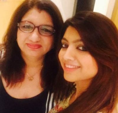 Akansha Puri With Her Mother.jpg