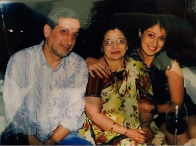 raai-laxmi-family-with-mother-and-father
