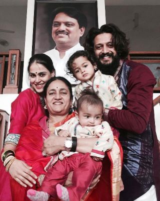 Riteish Deshmukh With His Mother Wife And Children