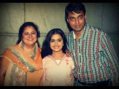 Avika Gor with Her father and Mother