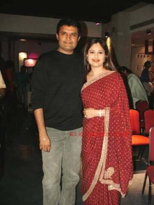 Ayesha Jhulka With Her Husband Sameer Vashi