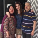 Bhavana-Pandey-with-her-parents